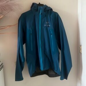 Arc’teryx men’s medium jacket